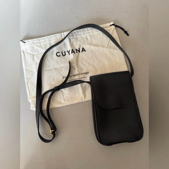 LIKE NEW Cuyana Concertina Phone Bag in Black Pebbled Leather - Picture 4 of 11